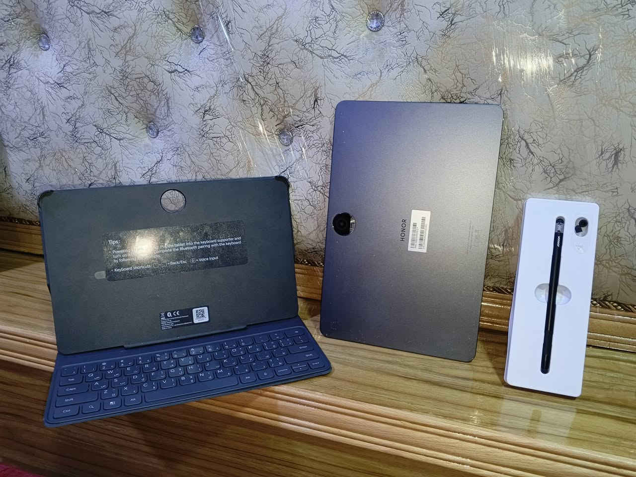 ايبات هونر 9 مستخدم شي بصيط جهاز شرط نضفه 100/100نضفه  السعر 285 وبي مجال بسيط هوه ملحقاتو 
 ***********
