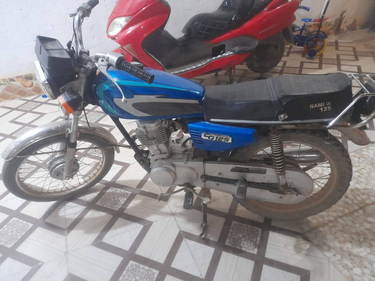 اسلام عليكم دراجه اللبيع محرك نامه وشاصي متياز مكاني ميسان قضاء الكحلاء دراجه بدون وراق سعرها   450  حق البيع الشراي يتصل او يراسل صفحه رقمي ***********
