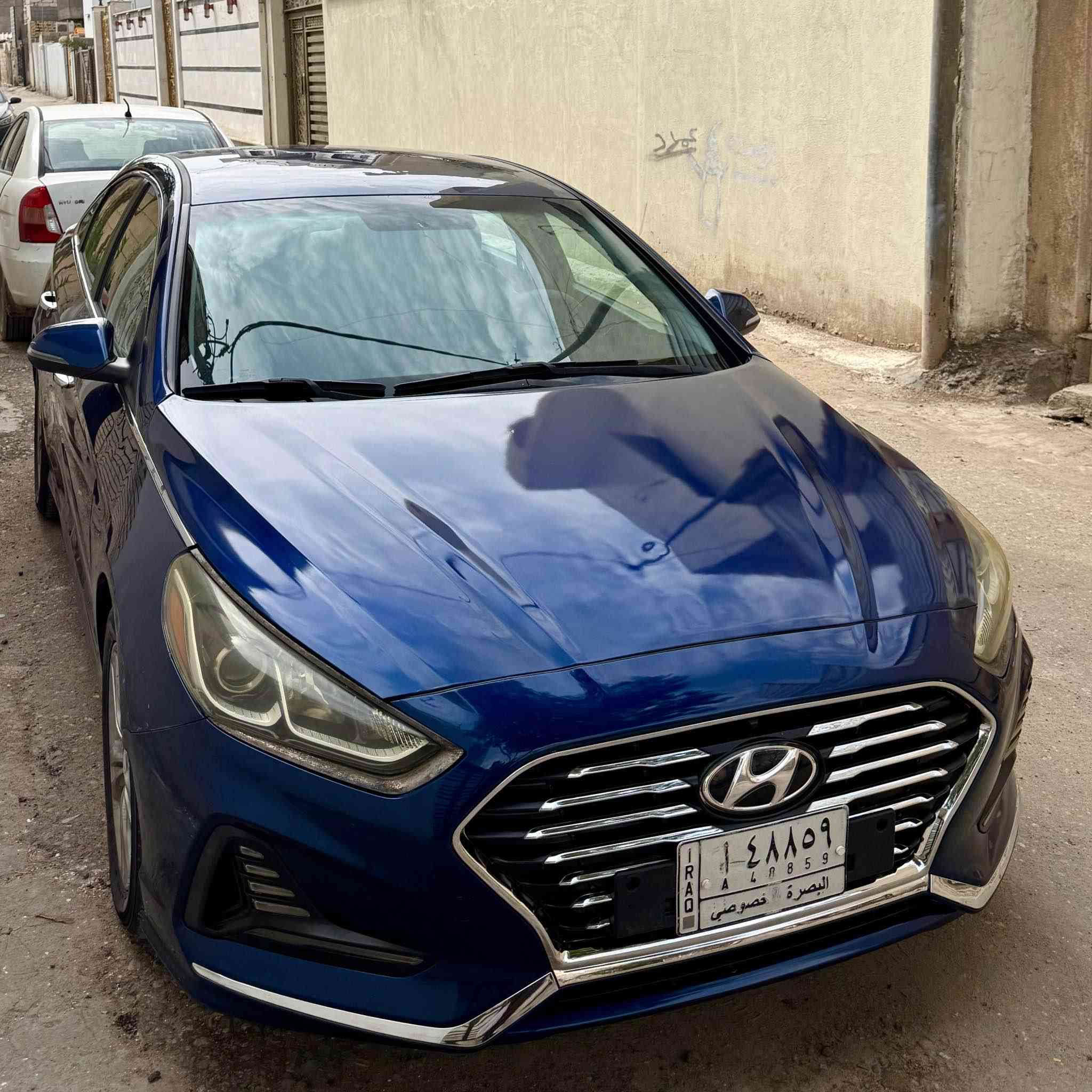 سوناتا 2018 فول مواصفات عدا الفتحة رقم بصرة
مكينة 2400 GDI ماشية 105 ميل (قابلة للزيادة)
حادث من امريكا موضح بالصور.
حادث داخل العراق جاملقات أمامية بارد فقط.
وبارد بداير التاير الخلفي. السيارة حلوة وجاهزة قبل 4 اشهر تقريباً مبدل مكينة شبه جديدة.

مواصفات:
•بصمة
 •رادار جانبي وخلفي
•كامره خلف
•تحكمات جهتين 
•تدف كشنات امامية
•شاشة حجم الكبير
•كشن كهرباء 
•كروز مثبت سرعة
•تحديد مسار 

العنوان البصرة
*********** البصرة, العراق
