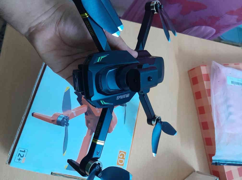 السلام عليكم اخوتي درون عدد ٤ للبيع شلع او بدون مومشكله
جديد وشغالات ونوعيات كلش زينه ومواصفات للاستفسار 
*********** مكاني بغداد
