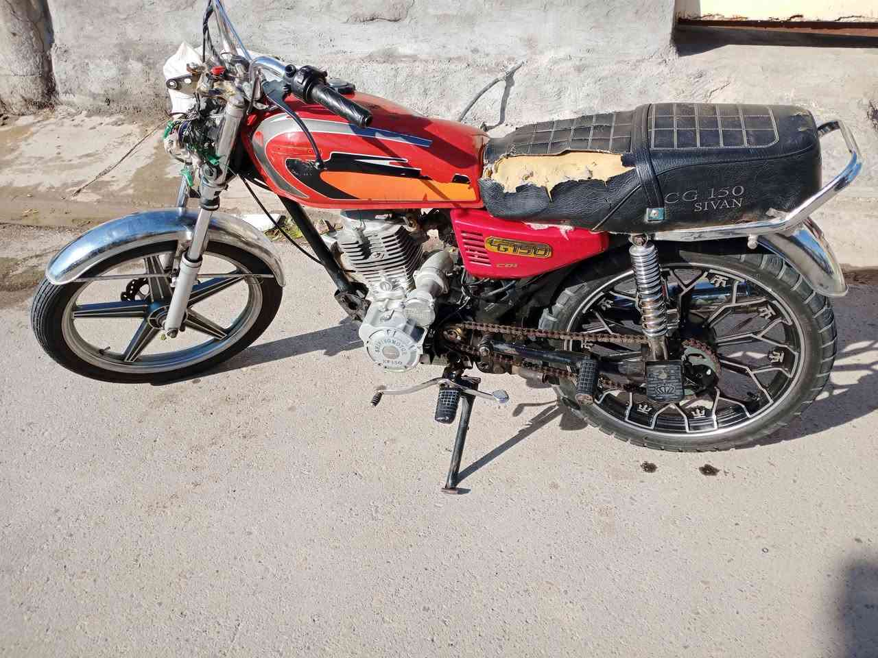 سلام عليكم دراجه سافان 5كير اوراق
موديل 2019 السعر 250 وبيها مجال بسيط واسط صويره الاتصال على الرقم ***********
