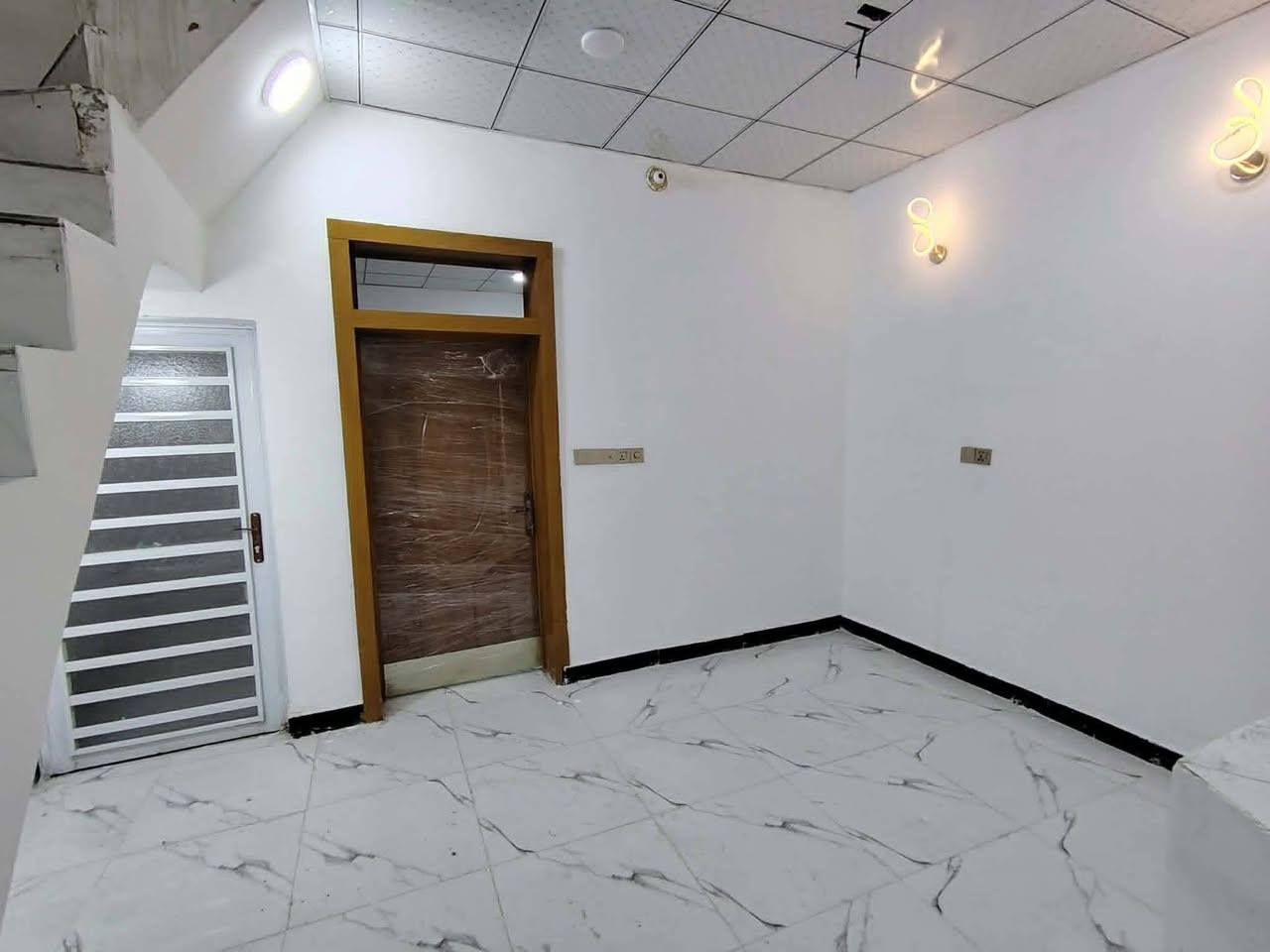 بسعر 20 مليون وبي مجال 50 متر عدد 2 طابو زراعي سند 25 مع قرار محكمه ثاني يوم العنــــوان #النجف شارع المطار مقابيل ملحق قريه الغدير كل الخدمات متوفره ماء وكهرباء تبليط الحد باب البيت اناره ليليه خط مولد سوك أسواق مدارس مجمعات صحيه للستفار ***********او مراسله واتساب ***********
