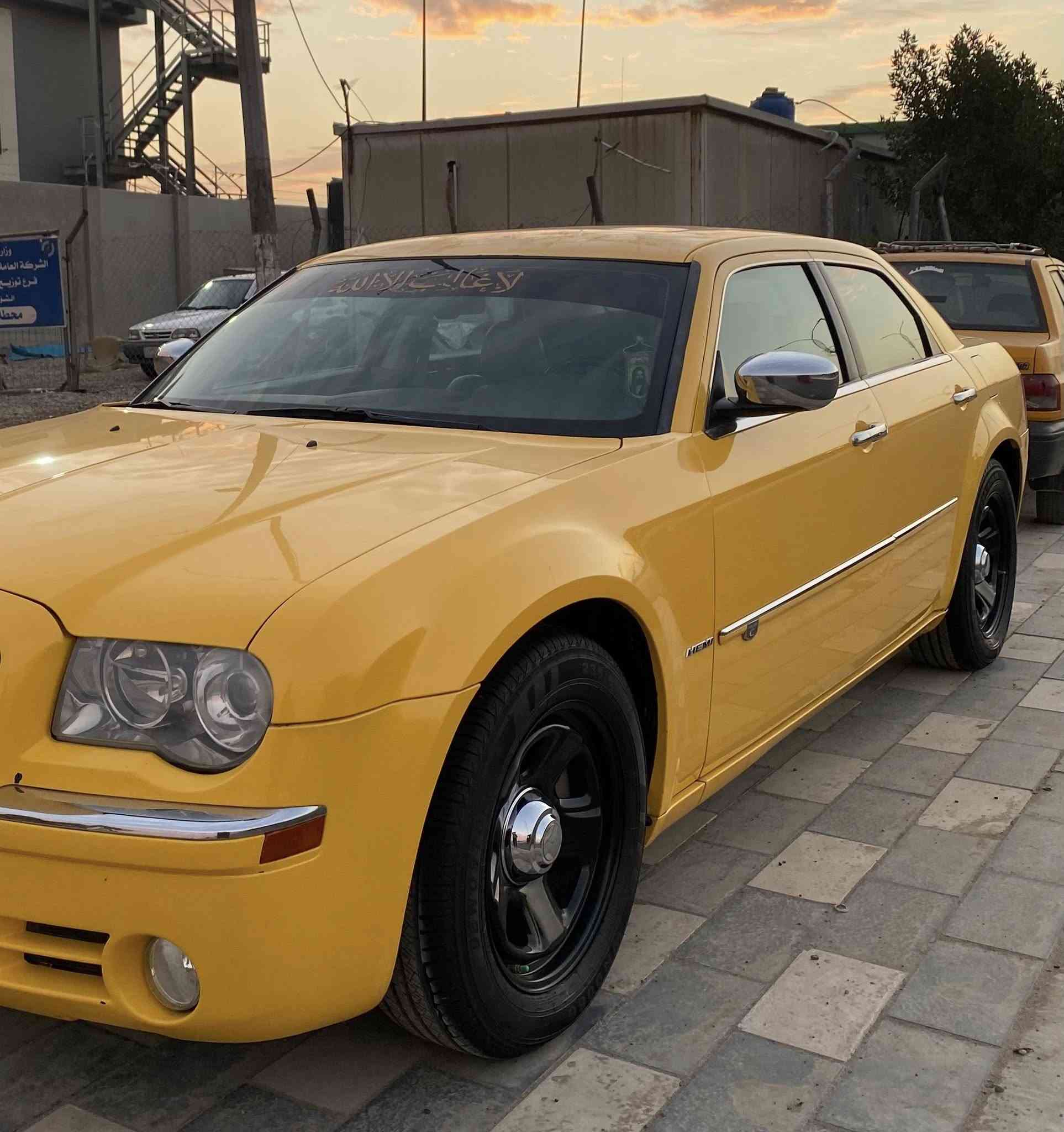 2010/5700/V8
سياره جديده جدا 

اعلا مواصفات فئه (C ) اوباما موديل 10 جديده بالكارتون دخول جديد 

1-فول مواصفات 

2-كشنات حضن تدفئه 

3- داخل جلد بيجي 

4-فتحه سلايد روف 

5- مقاعد كهربائية خزن ميموري تدفئه كشنات 

6-شاشه لمس مالته البلاديه قلابه 

7-عدسه دواره متحركه عالي زنون 

ناصي زنون 

8-كشاف ضباب زنون

9-مريات قلابه ويه البك 

سياره ماشيه 100 ألف حقيقي

راديتر وتبريد وغاز تبريد الأصلي مالته مال وكاله مملعوب بيه تبريده ثلاجه تشغيل عن بعد 

مسويله سيرفس عام برمجه وفلاتر وصدر امامي خلفي وكاله اصلي 

وياه ويل بوليسي اصليه وتخم تاير جديد 

ارضيه جلد سياره كامله مكمله مناقصه برغي مال جناي وصارف عليه ادامه وسيرفس عام كله اصلي 

بيع فقط بدون مراوس 

مكاني بغداد سياره ( بدون رقم ادوات ) 

للاستفسار ***********
