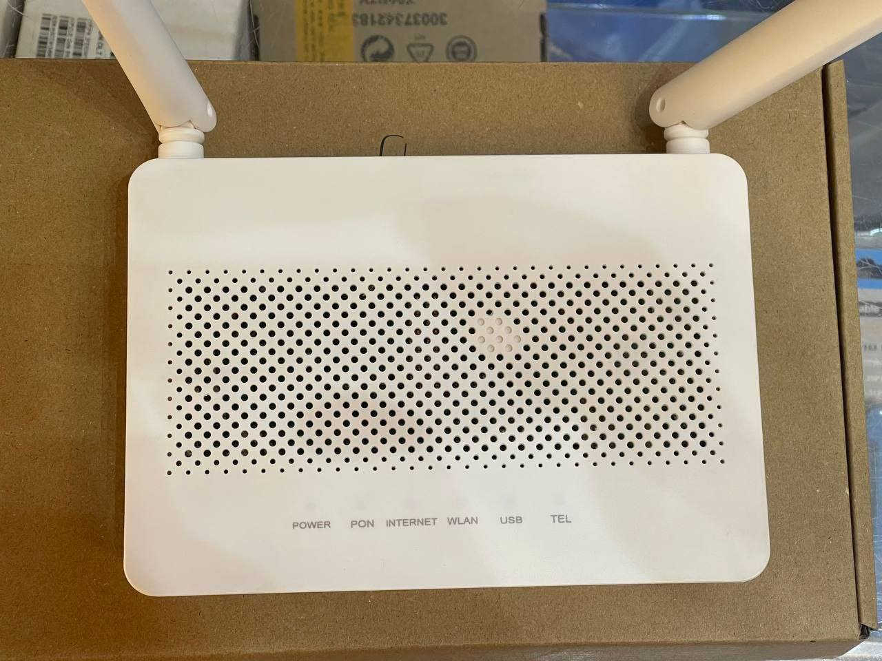 🟨 الراوتر الشبح من هواوي - EG8145V5
📦 أصلي جديد – متوافق مع المشروع الوطني

🔹 الواي فاي:
✔️ ثنائي النطاق (2.4GHz + 5GHz)
✔️ سرعة Wi-Fi تصل إلى AC1200

🔹 عدد المنافذ:
🔸 4 × منافذ كيكا (LAN 10/100/1000)
🔸 1 × منفذ هاتف أرضي (TEL)
🔸 1 × منفذ USB
🔸 1 × مدخل فايبر (SC/UPC)

🔹 المميزات:
✅ يدعم VoIP و IPTV
✅ هوائيات خارجية قوية لتغطية أوسع
✅ أداء مستقر وفعّال للمنازل والشركات
✅ متوافق مع كل المشاريع الوطنية 

يتوفر لدينا كل ما يخص الكابل الضوئي واسعار جملة ومفرظ

‌‎
للاستفسار مراسلة الصفحه 
يتوفر توصيل  لكل لمحافظات


**إذا كنت صاحب هذا الإعلان وتريد حذفه لأي سبب، رجاءا أرسل رسالة إلى الدعم الفني**