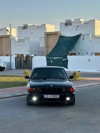بي إم دبليو 525 • موديل ١٩٩٢ • رقم نكليزي