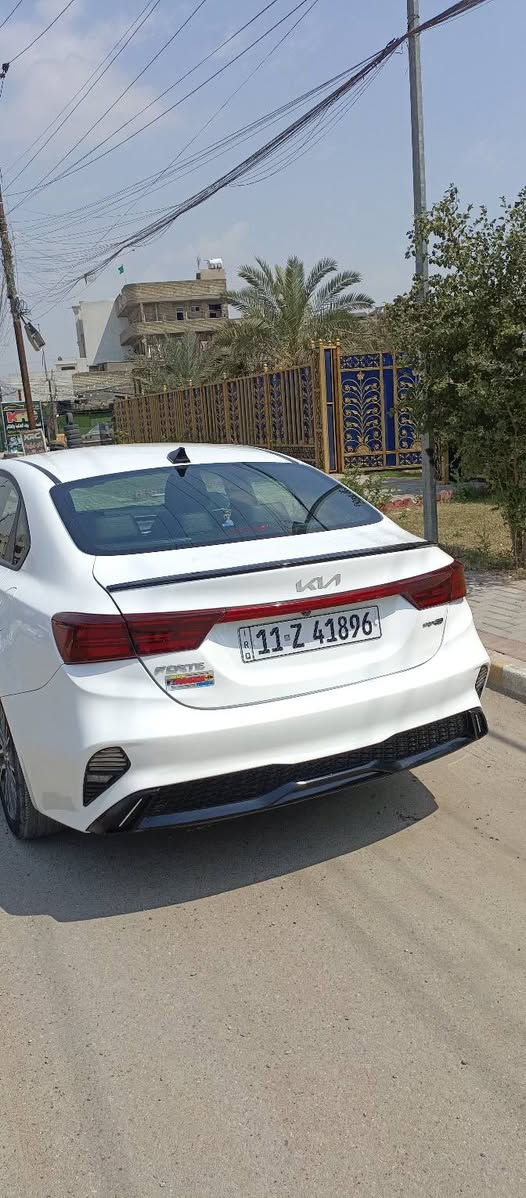 السلام عليكم اخوان
فورتي 24 جيتي لاين معروفه مواصفاتها فول ماعدا الفتحه وكشنات نص جلد محرك دوش 2000 لون لؤلؤي ماشيه 15 الف سياره جديده بمعنئ الكلمه واحلئ من الصور اني مستوردها ومصلحها  حادثها قبق جنطه بس نفسه مصبوغ هوه والدعاميه بدون ايرباك السياره علئ وضع الشركه كل الصور بالمنشور السعر 175 وبيها مجال مكاني بغداد البلديات تلفون ***********
