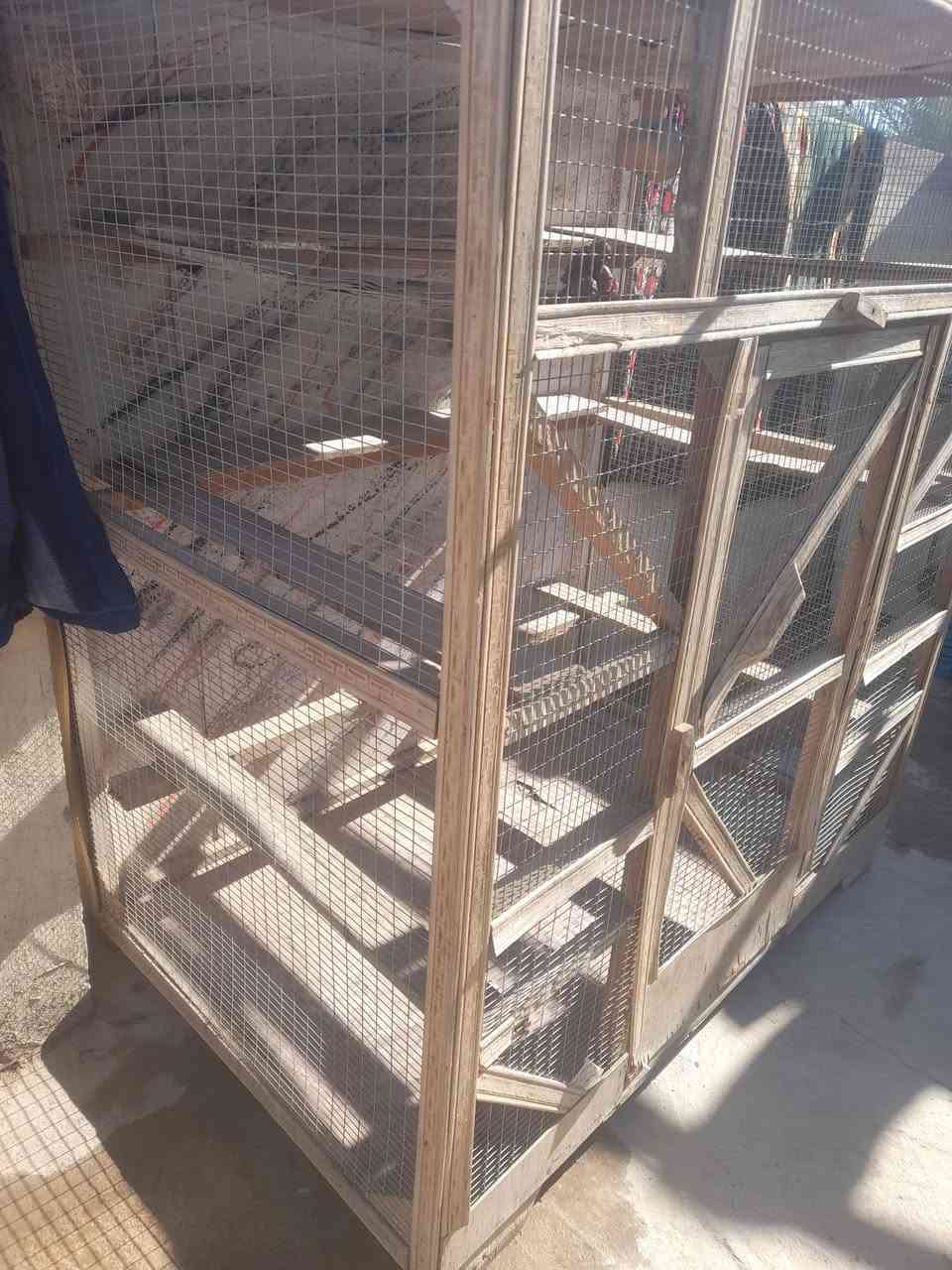 قفص للبيع العرض متر  الطول متر و٥٠ الارتفاع متر و٧٠
***********
