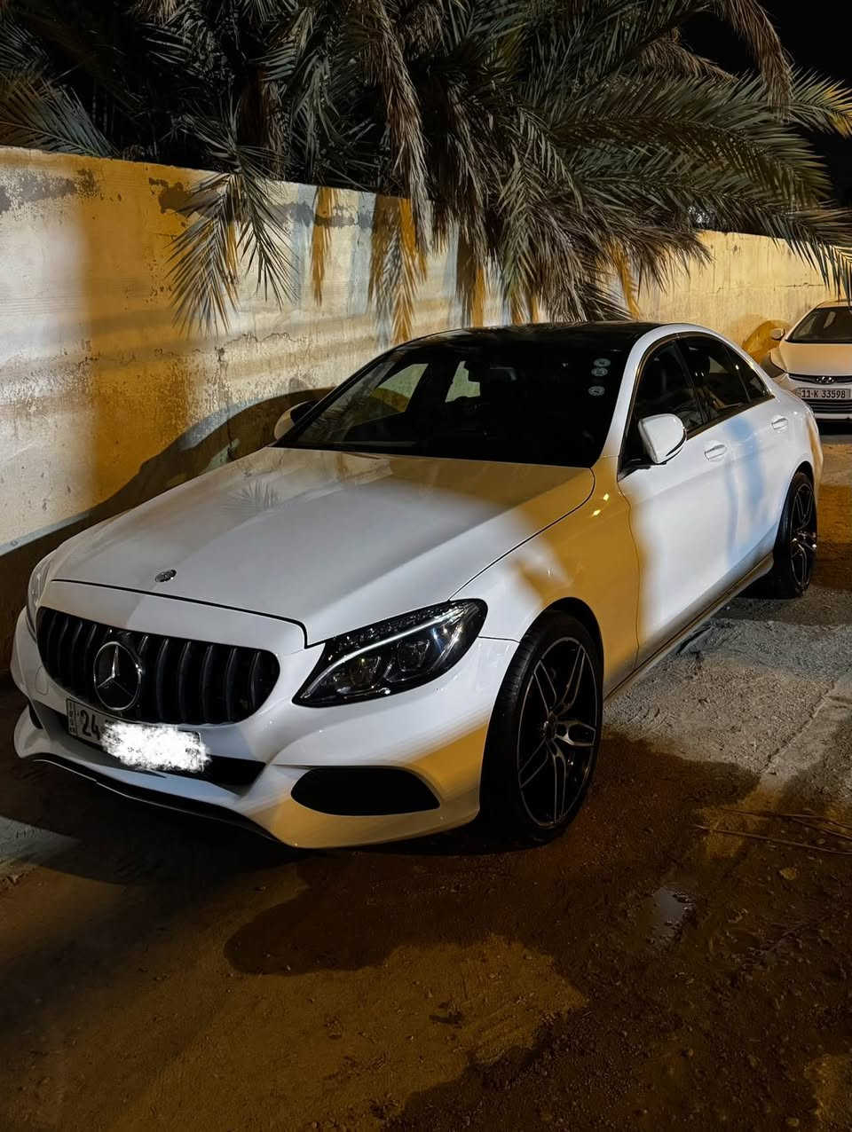 مرسيدس بنز c-class 
 C300 2016 
سياره جديده جداً من انظف السيارات بالعراق بهاي الفئه 
فول مواصفات للاخير 
صفر مسج بدون اي اشعار 
مكفوله كفاله عامه من الضربه والصبغ والتبديل 
سياره ادامتها كلها بالشركه زيوت وبطاريه وحداديه كله جديد بالوكاله برغي مابيها نقص 
رقم جديد وهزه ٢٠٢٦ تحويل مباشر 
للاستفسار *********** ديوانية, القادسية
