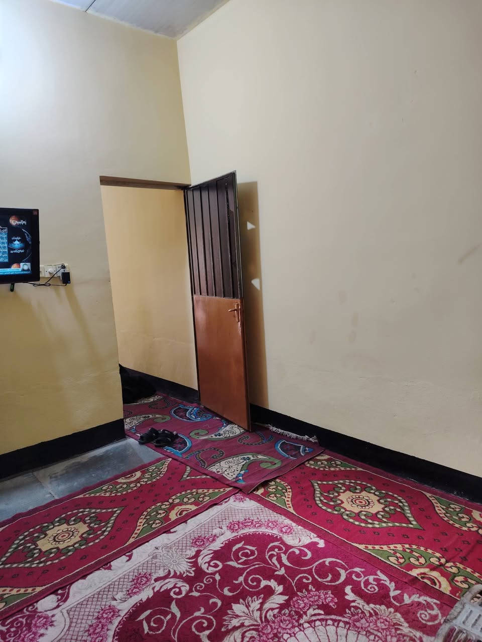 السلام عليكم مشتمل للبيع
مساحة 70متر السكف سندويش كاعيه شتايكر يحتوي على غرفه نوم مع استقبال مع صاله مع صحيات الموقع بغداد حي السلام القدس شارع المستشفى الجديد
مجاور مركز شرطه الخنساء

ملاحضه المنطقه تابع دائرة بلدية بغداد الجديدة مشمول بالتمليك فول خدمات تبليط ماء مجاري كهرباء انترنت والاستفسار واتصل عله الرقم ***********
