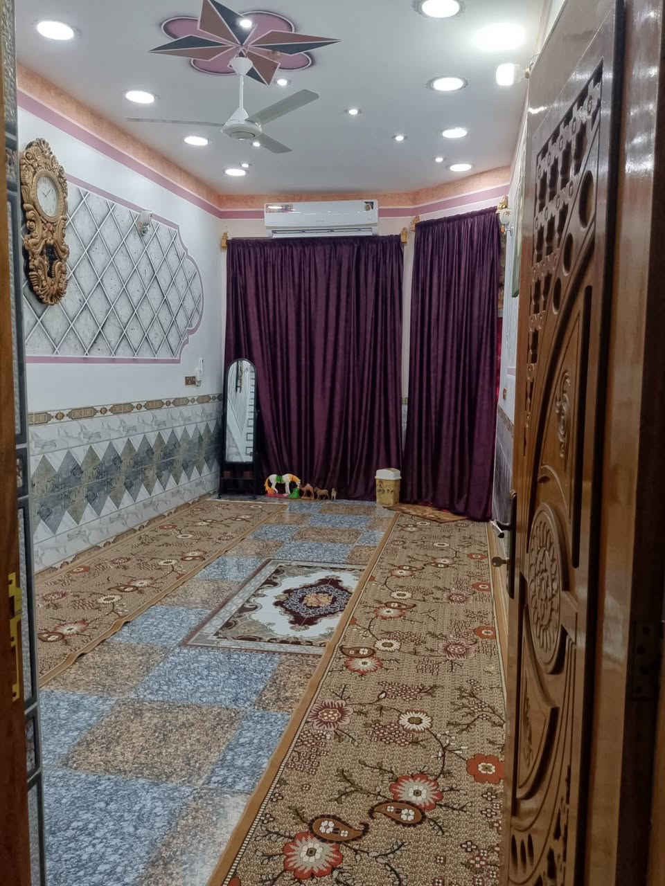 بيت البيع المساحه 150  العوفيه قرب مدرسه علي
الاكبر  رقم *********** سعر خاص ؟
