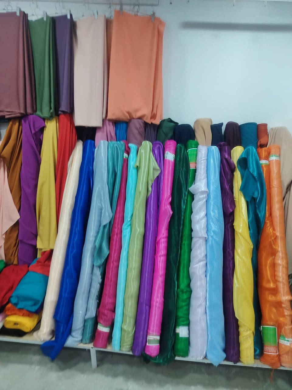 بسم الله وعلى بركة الله/ وصلنا جميع انواع الأقمشة النسائية الصيفيه والأسعار جيده اليوم الأربعاء. 4/ 3 /2026/. عبد الهادي  / .ناحية الزاب فرع ثانوية الزاب/  ***********
