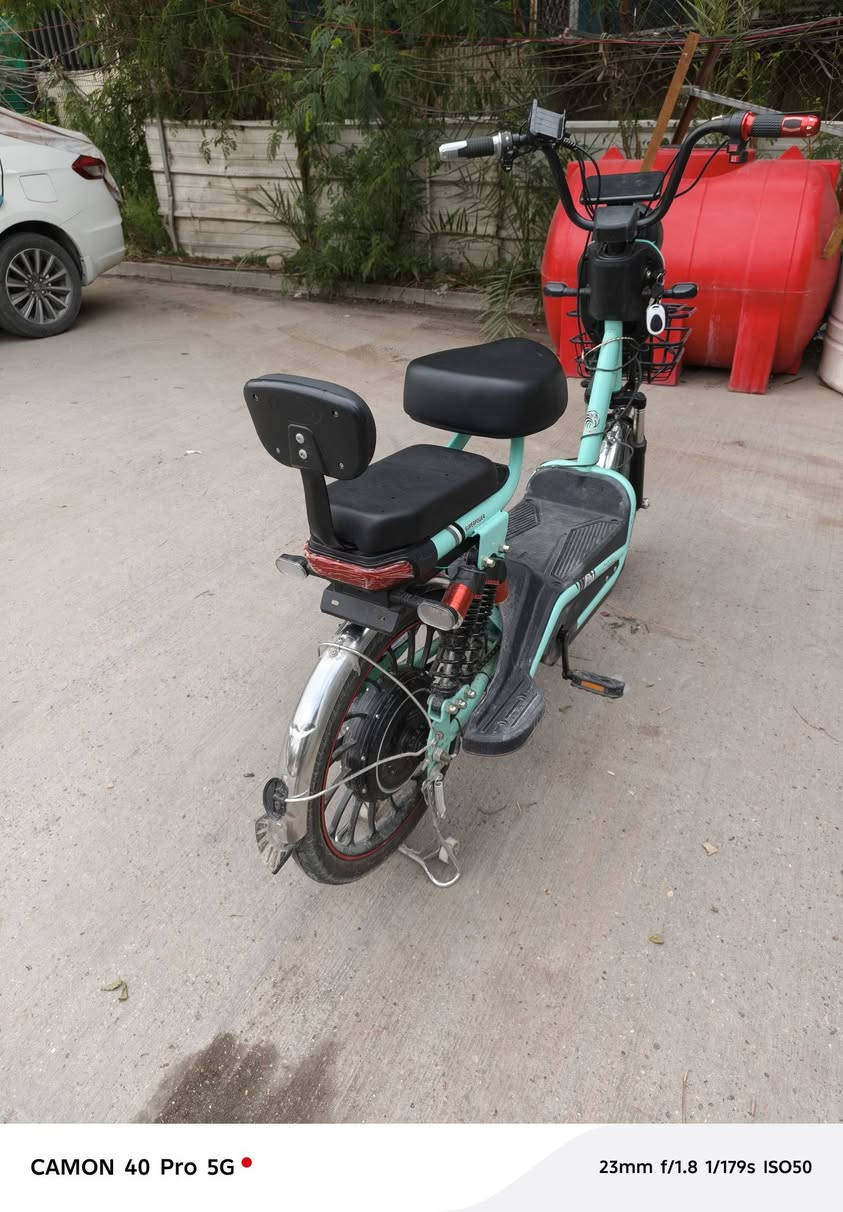 بايسكل  شحن  سرعه ٥٠ استعمال قليل حجم  ٢٠  تمشيك  ٣٥ كيلو سعر ٣٢٥ وبيه مجال  بصيط مكاني العلاوي ***********
