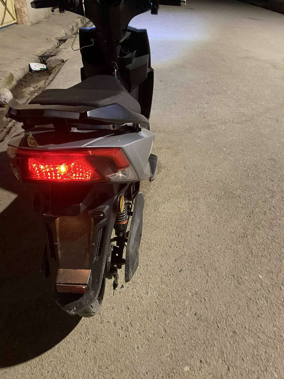 ماطور الوطنيه للبيع 
مواصفات 
ست باتريات دبل دبل ٣٢AM*٧٢v
لايت عالي ناصي 
اشاره يمين واشاره يسار 
ثلاث سرعات 
مكان يوسبي شحن 
نضام رجوع لخلف 
ماطور جديد مصارله شهر يمي 
لسعر والاستفسار واتساب 
***********
(ملاحضه) يرهم مراوس بايراني +فرق
