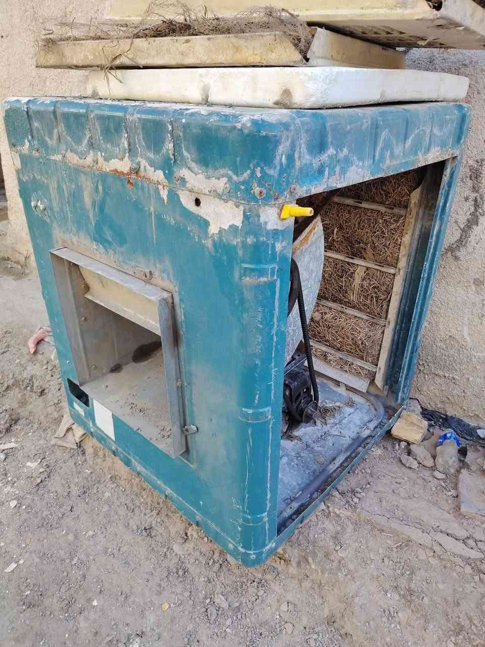 مبردة نضيفه للبيع وياها ماطور ثاني سعرها 60 هيه والماطور الثاني الاتصال ع رقم ***********
