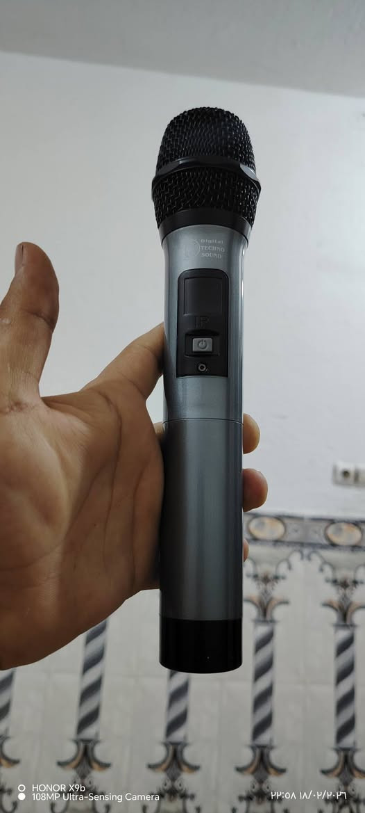 ج
جهاز مكبر صوت تيكنو ساوند اصلي
َمع لاقطات عدد 2 اصلي بلوتوث واير
اغراض الاستخدام شور وتسبيح وغيرها
للتواصل واتساب ***********
