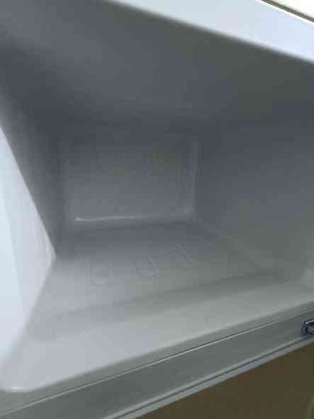 السلام عليكم ثلاجة للبيع حجم صغير مال مكاتب او غرفة نوم بعدها جديده مستعمله شهر او شهرين فقط برودتها فول تجي بابين منفصلات الفريز تجميده كلش قوي لأن شتاء مقللين الدرجه مالتها سعرها 140  وبيها مجال
***********
