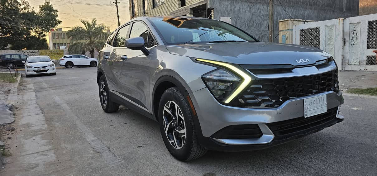 بورتاج 2023 LX  وارد امريكي لون رصاصي مواصفات عادية.
السيارة بحالة ممتازة ومابيها اي نقص.
السيارة بدون لا صبغ ولا تبديل اي قطع
 بيها بارد الجاملغ الامامي الايسر و البند فقط.
بيها ايرباك ستيرن و دشبول فقط
ماشية 49.000 KM .
مكان السيارة بغداد حي الجامعة  نفق الشرطة .
للتواصل :-  ***********.
