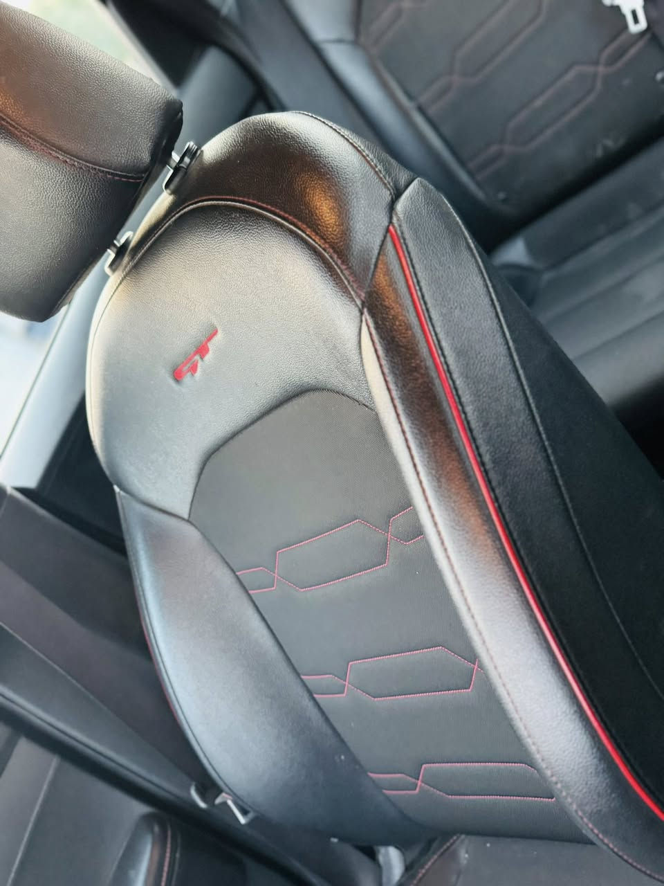 فورتي 2021 للبيع 
فول دواخل يعني فول من عده الفتحه 
المواصفات فووول
بصمه
تحكم ستيرن
تحديد مسار 
تحكم مري
رادارات 
سياره هواي بيهه مواصفات ما مذكوره
مكينه 1600 تيربو
سونارهه موجود بيهه قطعتين جاملغً + بنيد
الباقي كله كفاله
كير مكينه حداديه كله مكفول
السعر ١٣٥
رقم الهاتف ***********
