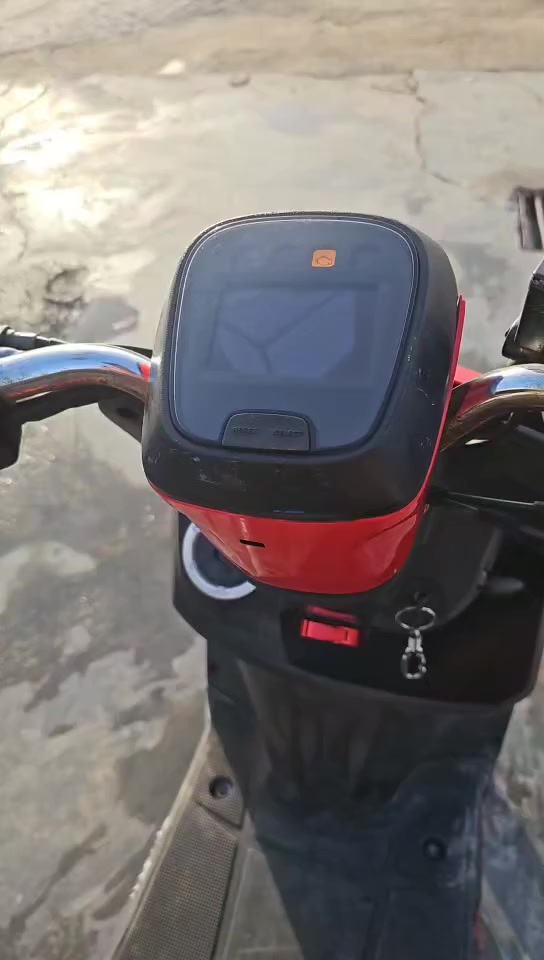 دراجه بوليس  مديل 2014نضافه خير من الله  دراجه حلوه ما متعوبه الي يحب  يعرف سعرها دك عل رقم ***********
