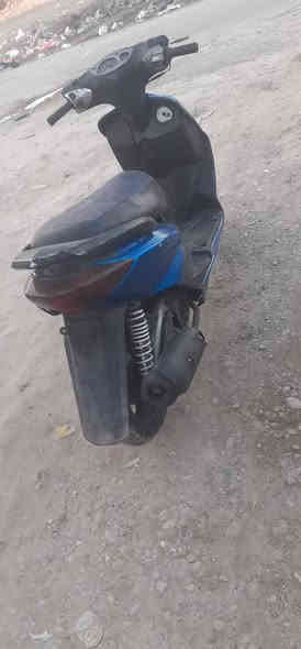 سلام عليكم دراجه سكنز نثيه ١١٠ ياباني سلف هندر كهرباته كله شغاله مكينه ناعمه شلع معدل أوراقه كامله مكاني غزاليه سعر ٤٠٠ شراي يخابره ***********
