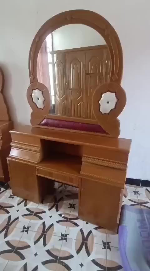 غرفه اخشاب للبيع نظافه  مثل ما موضح بلفيديو  للستفسار لاتصال ع الرقم  ***********
