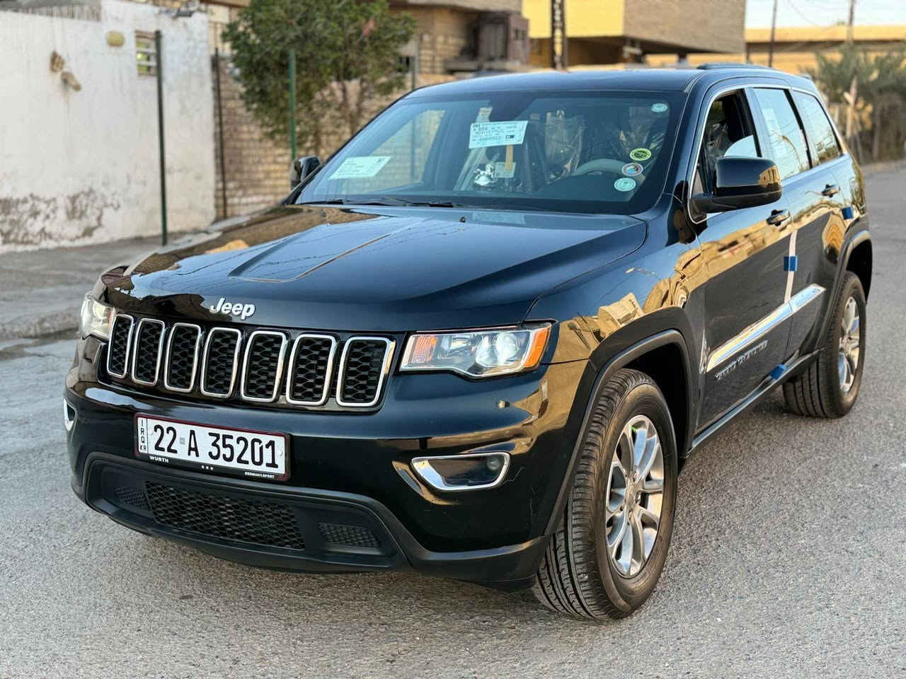 جيب لاريدو 2017 وارد امريكي حادثها جاملغ امامي وبيها تكحيل كارت بجاملغ ثاني بصيط بدون دواخل وارباك سليم سياره جاهزه من كلشي مواصفات لاريدو معروفه تخم تاير صار سبوعين من شديته مكينه وكير جدد صدر امامي وخلفي جديد باتري جديد سياره اي نقص مابيها رقم اربيل جديد سنويه جديده وبسمي سياره كامله من كل نواحي بلعافيه عل يا خذها سعرها 187 وبيها مجال بصيط 
عنوان بغداد الرصافه 
للستفسار ***********
