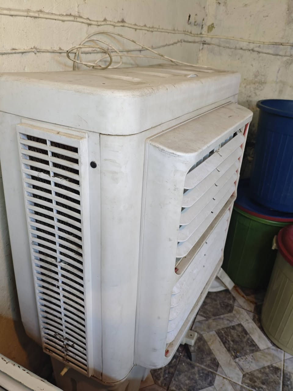 السلام عليكم
غراض محل للبيع عارضات بطح عدد٢  + عارضات عامودي عدد٢  +كونفيرا   +جامخانات المنيوم عدد ٢  لشراي يتصل ***********
