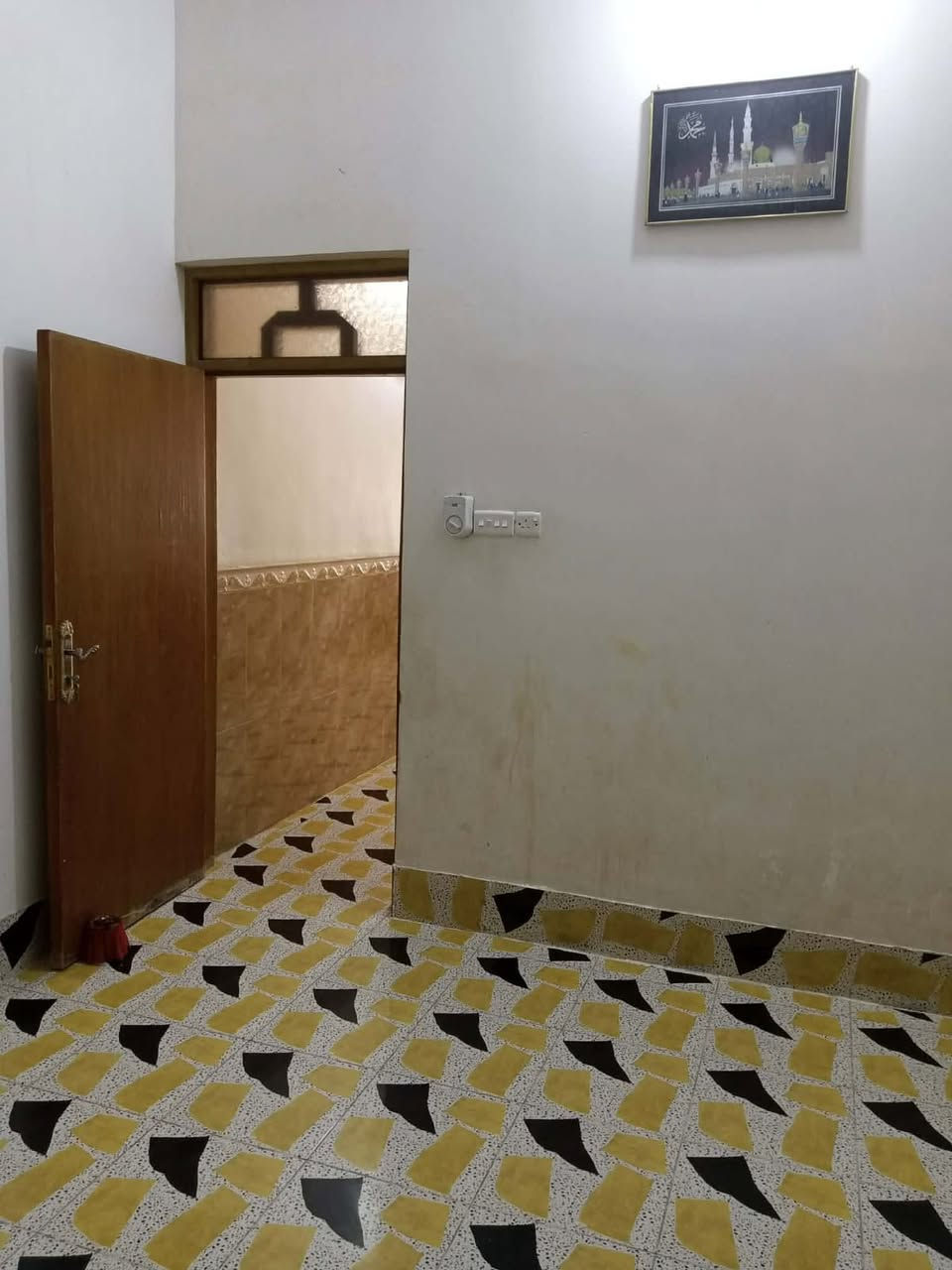 بسبب الوعود الكاذبه تم اعادت النشر بيع مستعجل دار للبيع الرمادي جزيرة البوذياب قرب الطاحونه المساحه 1200 متر سند 25 فسفوره باسمي حصراً ركن على شارعين السعر 75مليون بي مجال شي قليل.البيت حاليأ مؤجر الماء والكهرباء داخل السياج يتكون من استقبال/وهول/ ومطبخ/وصاله/ وغرف عدد2 /صحيات داخليه للاستفسار ***********
***********
