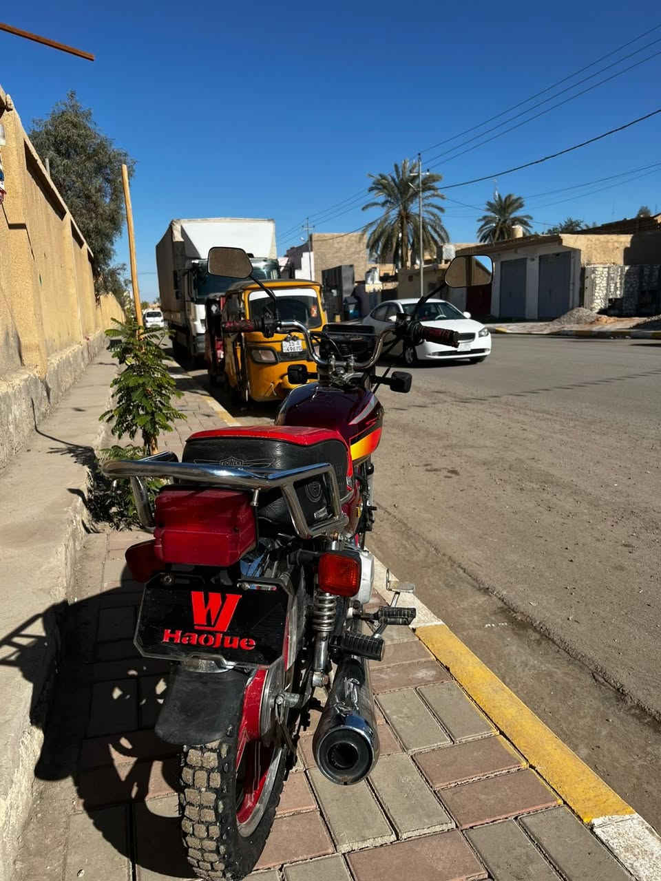 سيفان للبيع 
بي أوراق كامل 
محرك ما مفتوح 
٥٧٥ وبي مجال بسيط 
رقم  صاحب الماطور 
 0783 739 1444
