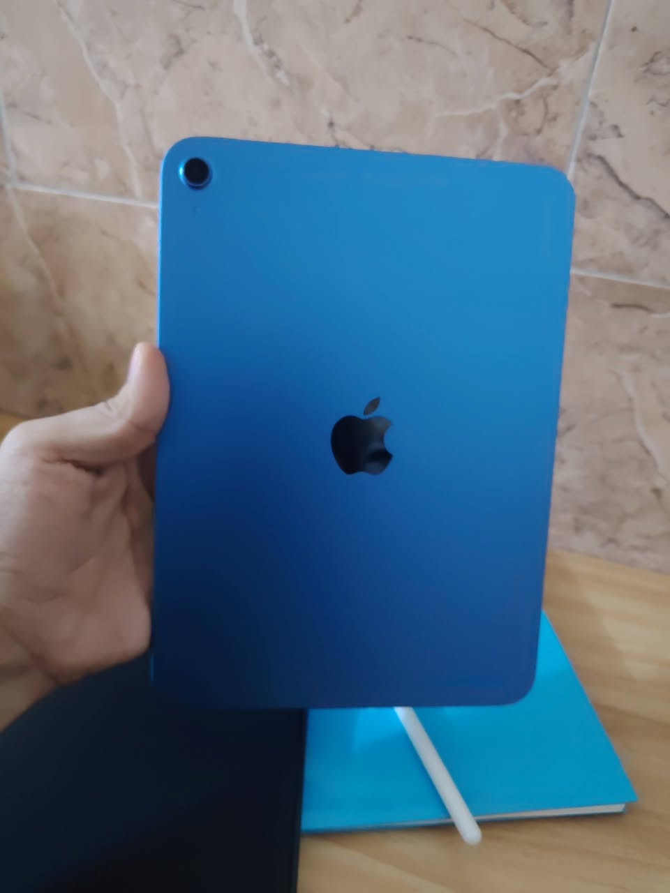 للبيع – iPad 11 (A16) 🔥
✨ الجهاز جديد،  6 أيام فقط. من اشتريته 
📦 المواصفات: ✅ iPad 11 (A16)
✅ سعة 128GB
✅ البطارية 100%
✅ كيبورد مع Touchpad
✅ Apple Pencil USB-C
✅ نظيف جدًا، بدون أي ملاحظات، وجاهز للاستخدام.
💰 السعر: 600 ألف دينار عراقي مع الكيبورد والقلم (بي مجال بسيط للجادين).
مناسب للدراسة، الشغل، التصميم، المونتاج، والرسم.
📩 للاستفسار أو الحجز راسلني على الخاص.
البيع للجادين فقط، والله يبارك للمشتري. 🌹
***********
