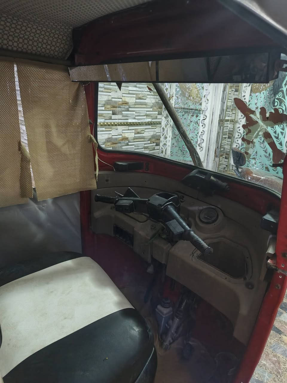 السلام عليكم تكتك موديل ٢٠١٨ جاهزة للعمل ما بية شي نضيفة سعرها ٣ونص وبيها مجال الرقم *********** أبو الأكبر
