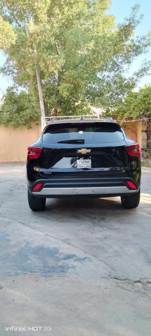 السلام عليكم 
شوفرليت تراكس 2025 LT ,
مكفوله بدون حادث بدون قطره صبغ فقط تقرير غرق مداخل أي مي للسياره ولا اي عطل شرط الفحص فقط تقرير ٫٫٫٫٫ 

مواصفات دجتل 
تشغيل عن بعد  
هيترات بلكشن  
حساسات امامي خلفي 
رادارات 
قياده ذاتيه 
باقي المواصفات معروفه 

السعر 165 ٫٫ بدون رقم  سعر الرقم مليون ونص
***********
