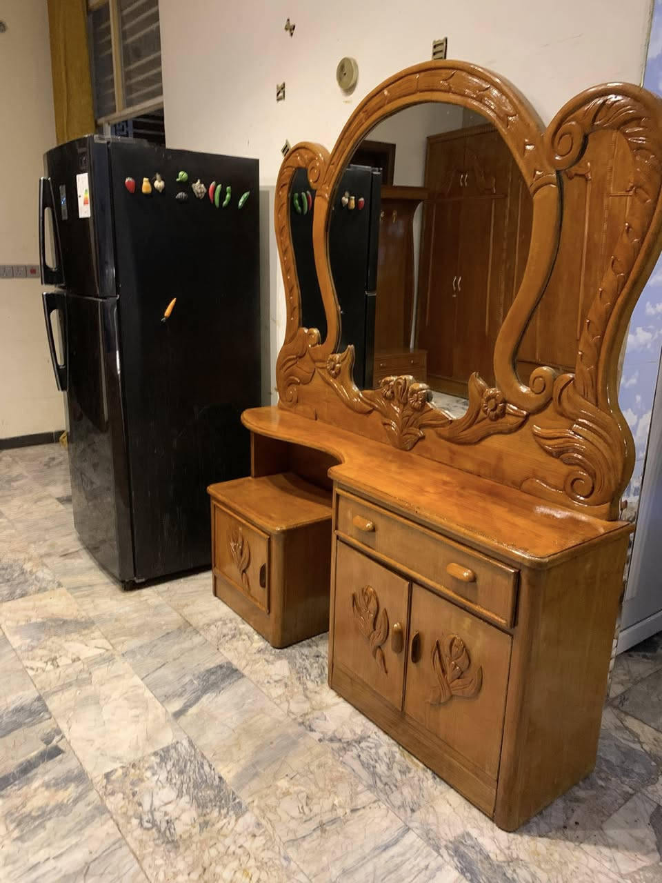 السلام عليكم ورحمة وبركاته من رخصت مدير محترم الغرفه سته ملحق صاج تزكام درجه اولى خشب ثقيل جدا ضهر جرجوبه الغرفه كله تحفير صاج يدوي تخت جربايه صاج بلوك ثكيله السعر 600 رقم هاتف *********** بغداد مكلفه بالنشر اتصال عل رقم فقط
