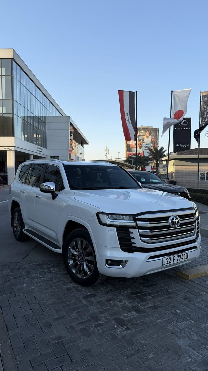 السلام عليكم 
لاندكروز 2022 VXR
VXR توين تيربو
رقم اربيل وبيها كتاب تضليل رسمي من المرور 
فول الفول للاخير
ماشية 44 الف  
محرك 3500 توين تيربو
سلايد 
5 كامرات 360
كشنات جلد احمر واسود
كشنات تدفئه وتبريد امامي وخلفي
خزن ميموري 3 وضعيات 
رادارات 
داتا شو 
3 شاشات
سماعات ماركة JBL
شاحن لاسلكي
3وضعيات قيادة 
اشاره لكزز امامي وخلفي
هاند بريك دكمه + اوتو هولد
حساسات امامي وخلفي
زراك لايت
ستيرن كهرباء
وبيها بعد هواي مواصفات ممذكوره
مكفولة كفالة عامة مغلفة PPF سابقاً 
سعر السيارة 730 ورقة 
مكان السيارة بغداد المنصور 
للاستفسار ***********
