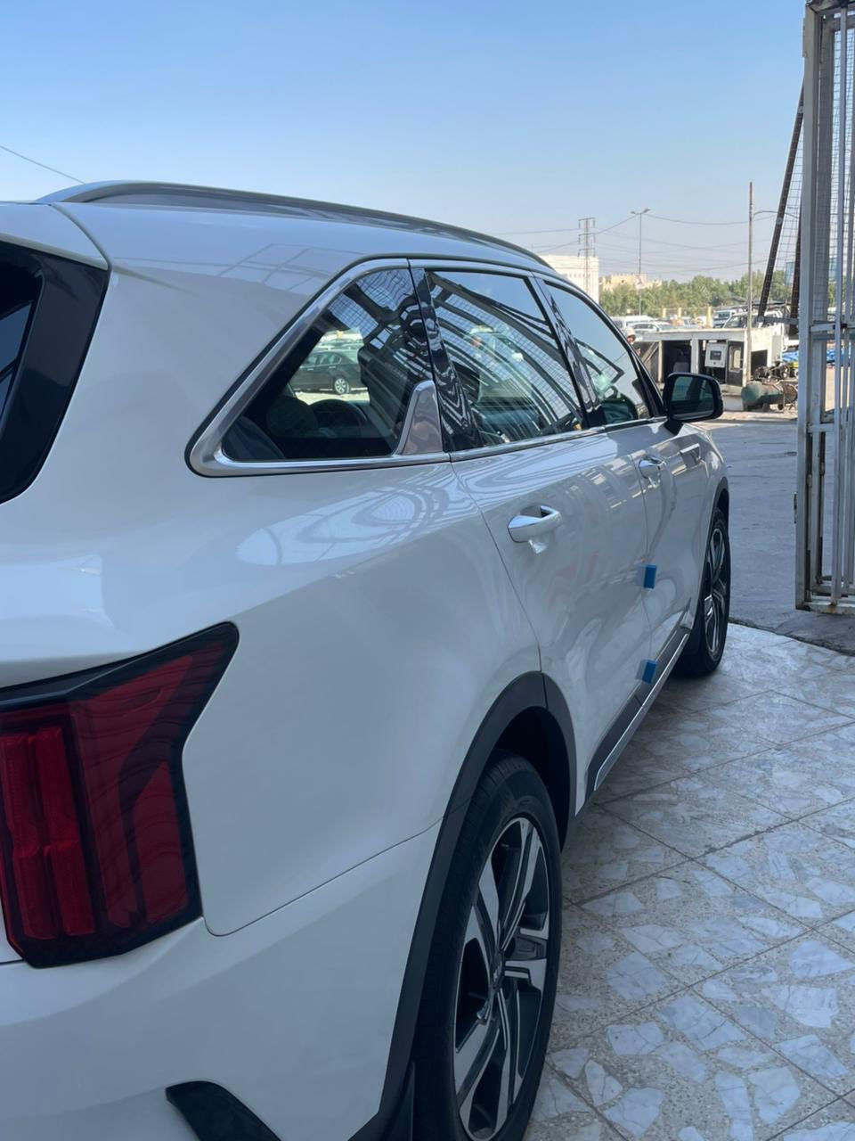 السلام عليكم 
سورنتو 2021 خليجي لون ابيض 
٤ سلندر  مكفوله عدا 
باب مفتوح و شويه صبغ بالباب و صبغ شبر بداية البنيد 
و صور السيارة تحكم 
مواصفاتها معروفة و سعرها 205 ورقة و بيها مجال 
***********
