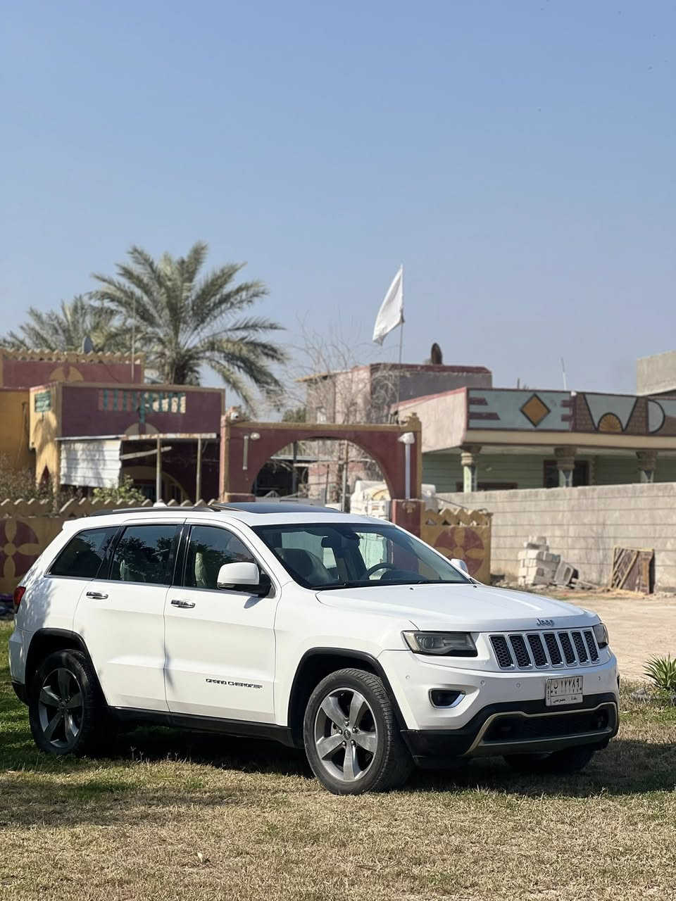 تحيه طيبه
جيب گراند شيروكي
موديل 2014 .5.700
السعر 195 وبيها مجال 
وارد خليجي
مكفوله كفاله عامه 
فقط بيها بارد بالجاملغ الخلفي 
فول مواصفات فئه لمتدد
بنوراما 
مري شفط 
حساس امامي خلفي
كشنات كهرباء
تدفئه تبريد
خزن ميموري
ستيرن كهرباء +تدفئه
صندوق كهرباء
بعد هواي موصفات بيها 
كير مكينه بالشرط والكفاله برغي ممفتوح بيها
تخم تاير جديد 
السياره بفضل الله ماعايزه كلشي 
سونار موجود 
هزه جديده فقط مداور
مكاني حله ورديه خارج
***********
***********واتساب
