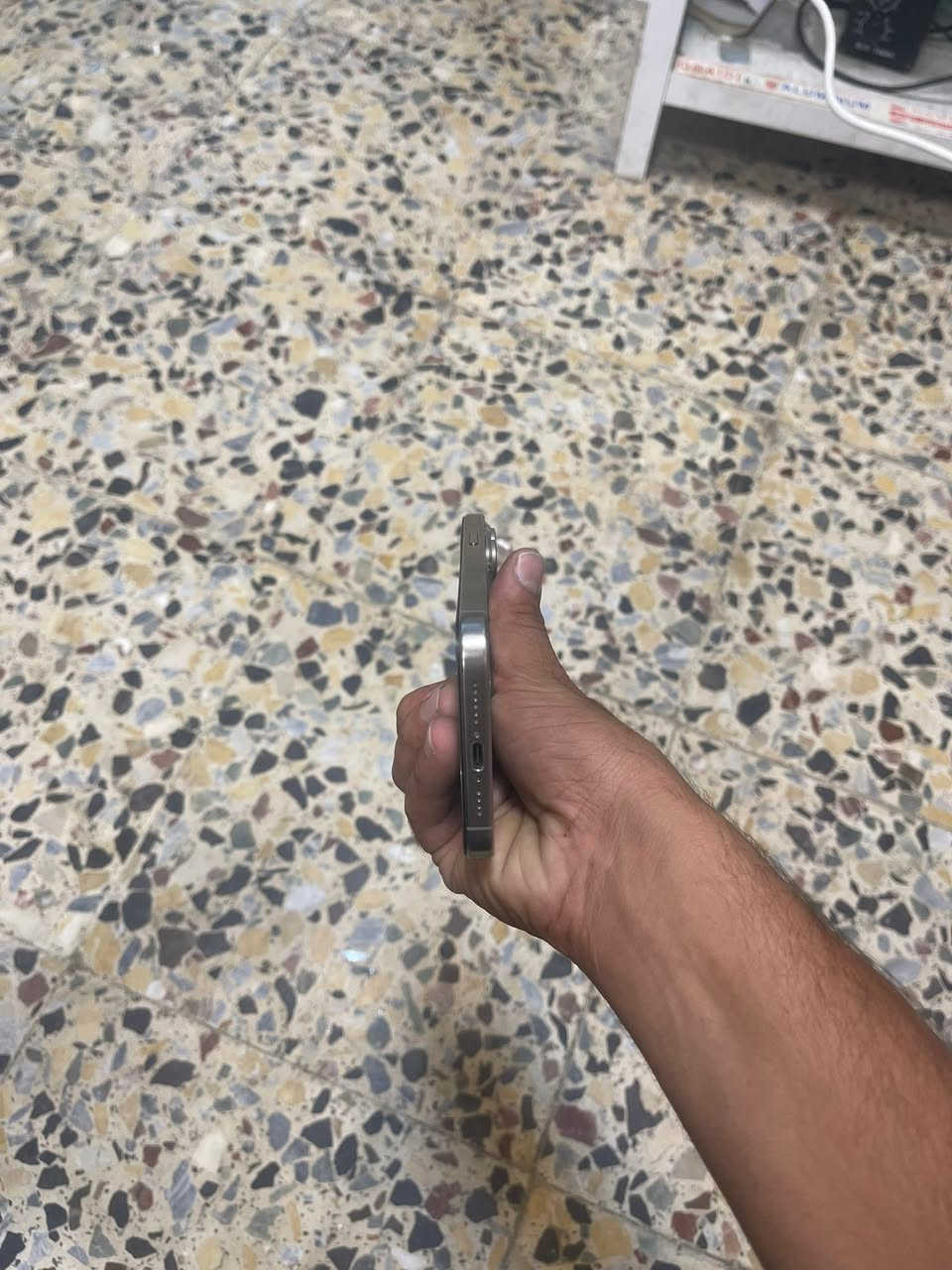 15 برو ماكس. عوزه بس شاشه جيب وشغل كلشي شغال    بي ذكرته 256. مكاني جميله. رقمي *********** سعر 525. وبي مجال الطيبن
