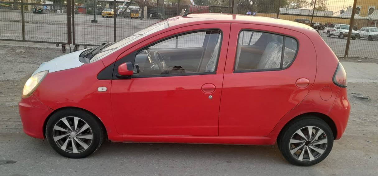 .السلام عليكم 
للبيع باندا . موديل ٢٠١٣ . رقم بغداد ألماني مشروع وطني. 
كير ومكينة مكفولات بلاديات . مكفولة كفاله عامة من الحادث. 
صبغ فقط جاملغ أمامي الأيمن والهلال الخلفي . تبريد شغال ثلج .
سياره نظيفه ما ناقصها شي . السعر ٤٥$ وبيها مجال للشراي 
العنوان بغداد الجديدة 
***********
