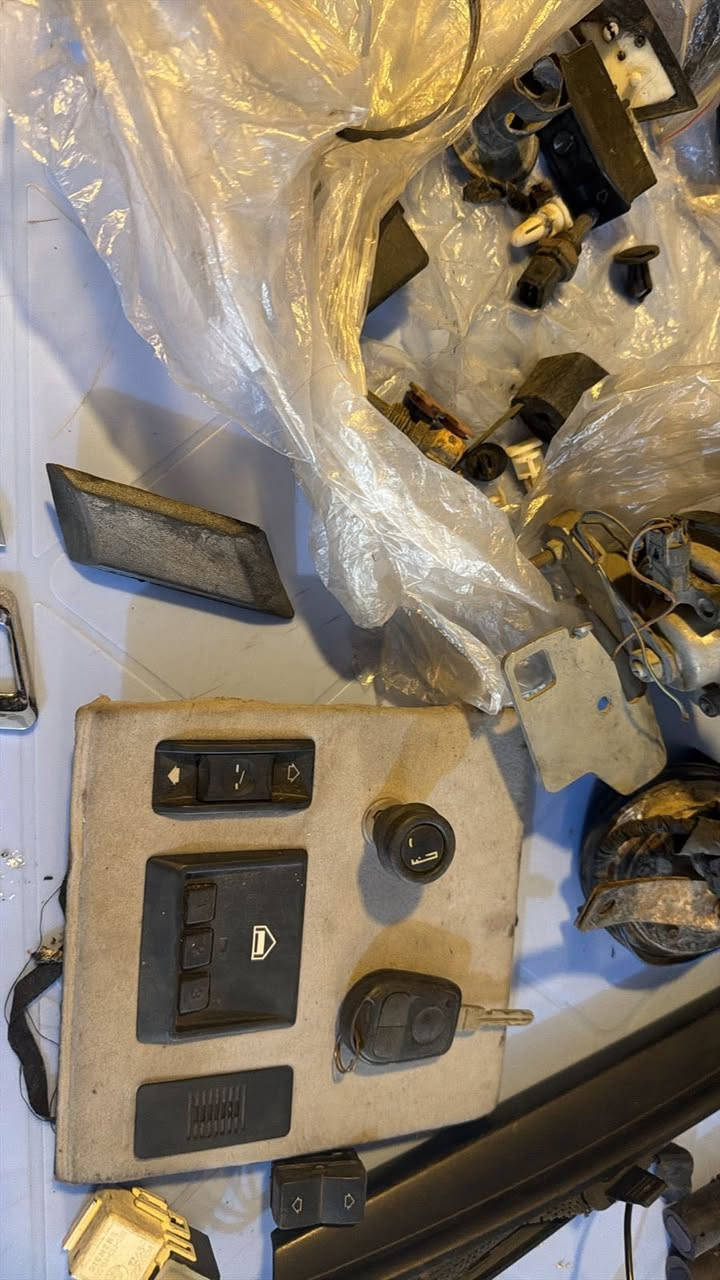 السلام عليكم غراض مال حاويه كلهن ب١٠٠ الف شلع الي تفيده مكاني بغداد ***********
