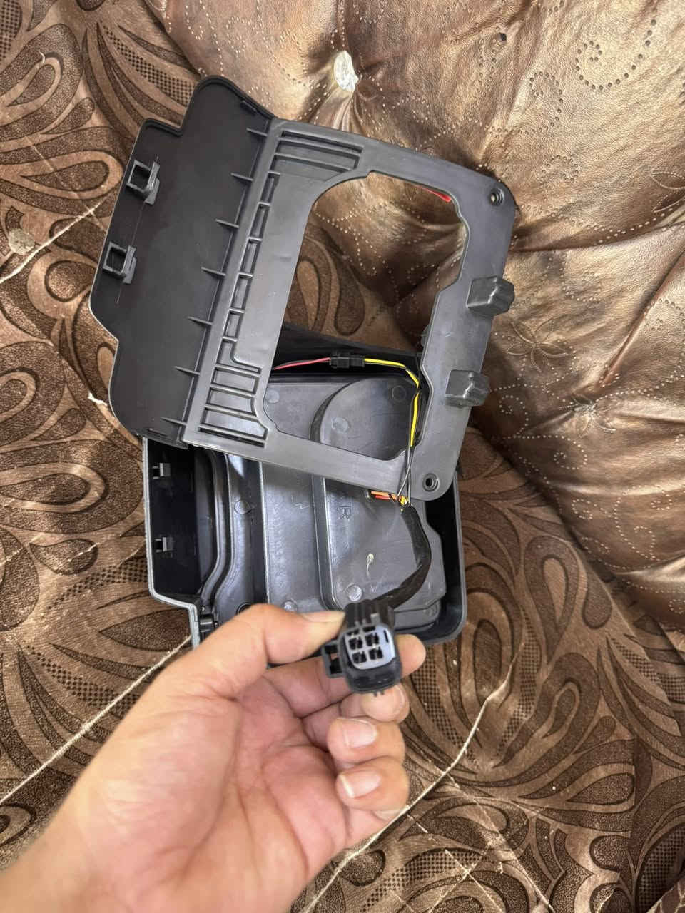 سلام عليكم زوج بك لايت جيب رانجلر بدون رادار من 2018 لحد 2024 السعر 150 
***********
