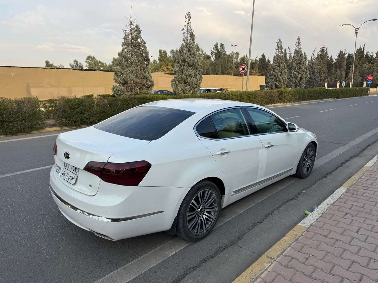 كيا كادينزا
موديل : ٢١٢
سبوغ ٤ پارجه سه ياره كه زور ته نك و جوانه 
روشتن ١٨٩٠٠٠ روشتوه
گير مه كينه نه كراوه ته وه لوكه 
سه نه وي نوي هه زه ي نوي جوار تايه ي نوي يه ك دينار مه سره في تيدا نيه 
به ناوي خومه
شوين : هه ولير
نرخ : ١٠٧
ژماره موبايل : ***********

كيا كادينزا
موديل ٢٠١٢
مشيه ١٨٩٠٠٠
سبغ ٤ قطعه سياره كلش حلو
گير و محرك ما مفتوح بشرت كلش جديد
سه نويه و هزه كله جديد دينار مصارف ما عليها
سياره بسمي
مكان : اربيل
السعر : ١٠٧
رقم موبايل : *********** أربيل, العراق
