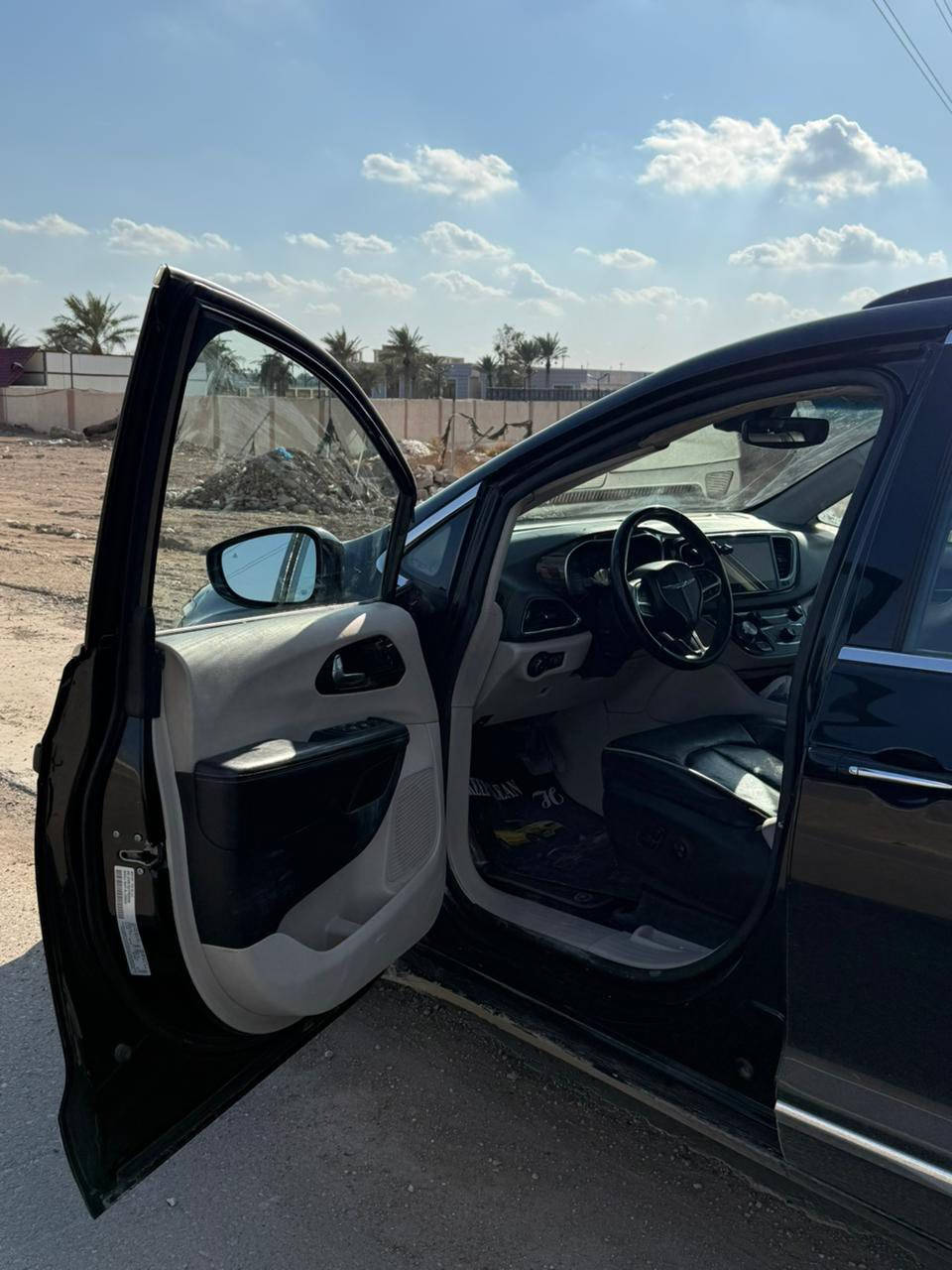 من رخصة الادمن السلام عليكم
#المركبة  :  كرايسلر باسفيكابانزين لون اسود  موديل 2023يعني اوباما عاليه

مواصفات امانة الله خيالية وعزل تام وعائلية سياحية مصممه للسفر وبكتلوك السيارة مكتوب السيارة صممت لكي لا تعطل يعني تخيل كرايسلر 

  للبيع

#الضرر    : مرفق لصور الحادث 

#الرقم     : مرقم بغداد بأسمي

#السعر   :190ورقه مع المجال

او مراوس 

#المواصفات  :

▪️ كرايسلر باسفيكا

▪️ محرك 6 سلندر 3600✈️✈️

▪️رادار امامي تفاعلي متعدد الاستخدام

▪️لايتات زينون عالي وناصي مع حاجب LED مع كشافات دعامية زينون

▪️ حساسات خلفي اصل 

▪️ حساسات الاجتياز الجانبية 

▪️ كشافات دعامية اصل 

▪️ بصمة باب 4 وبصمة تشغيل وتشغيل عن بعد 

▪️كشن ذاكرة (خزن ميموري) لكرسي السائق

▪️ طقم ويل مع طقم تاير جديد

▪️ باب جنطة كهربائي شفط 

▪️ ابواب جانبية كهربائية 

▪️ غرفة السيارة جلد اسود 

▪️ تحكم كهربائي متكامل لمقاعد المقدمة 

▪️ شاشة دشبول كبيرة لمجموعة من الايعازات 

▪️ السيارة 7 راكب مع 3 قطع تبريد 

طخات خفيفه بالجوانب وسونارموجوده

  

ماشيه 75... 

مكانها بغداد  ***********

سعر 190وبيها مجال
