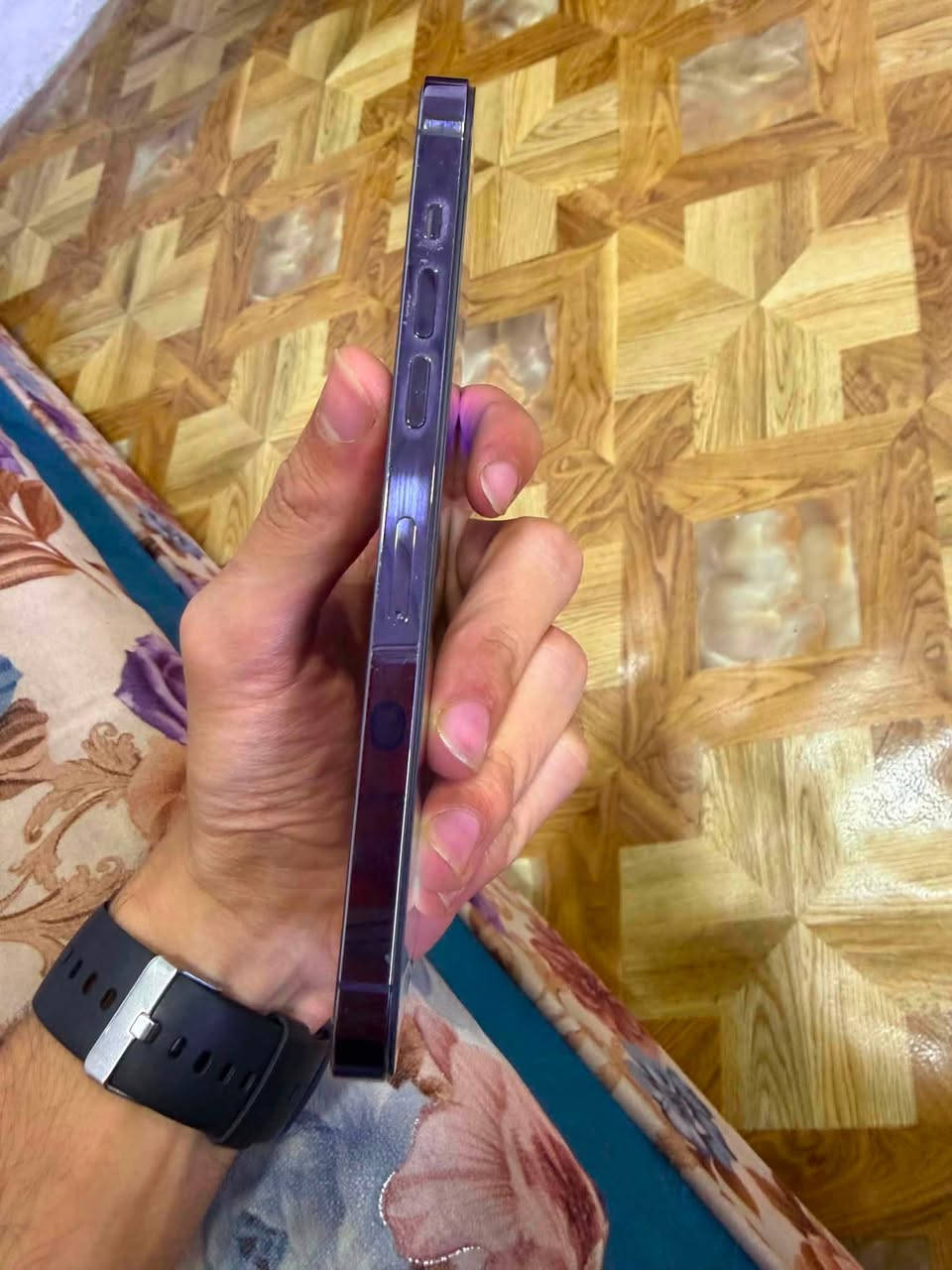 ايفون 14 برو ماكس لون بنفسجي الجهاز مكفول كامل فقط مستبدل شاشه وضهر مفطور باقي الجهاز مكفول اتصال كامره فيس ايدي صوت اتصال اللمس كلشي شغال كرتونه اصليه مطابقه سعر الجهاز 540 وبي مجال بسيط العنوان بغداد المنصور رقم بي واتساب *********** وموجود ع خاص
