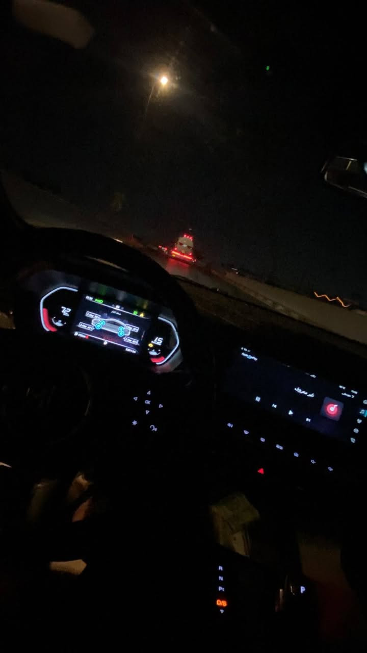 السلام عليكم ام جي جيتي موديل ٢٤ سياره مكفوله كفاله عامه بيه فقط بارد اصبع واحد بخشم البنيد سياره جديده وحلوه معروضه ١٢٠وبيه مجال سياره فول للأخير مزوعه مواصفات فتحه سقف بصمه ابواب جديده كلش مال بيت سياره اي نقص مابيه وهاذه رقمي ***********

