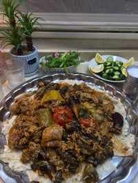 متوفر دولمه بيع مباشر ع الغده جدر يكفي ٣ نفرات ب ٥  يوجد توصيل داخل ال...