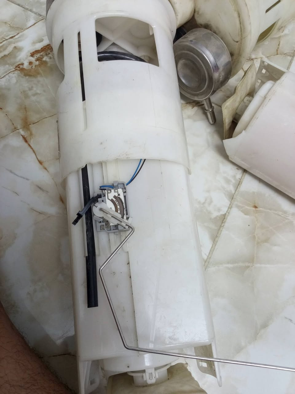 سلام عليكم شباب عندي هاي ال عبوات مال فيت بمات 
ماعرف مال شنوسياره البيع كلهن شلع بيهن 80قطعه
رقم تلفون ***********مكاني بغداد
