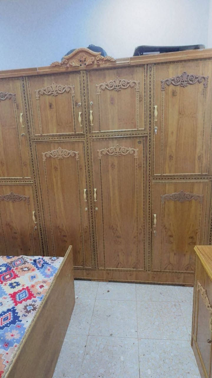 غرفه اخشاب للبيع لضيق المكان نضيفه بس الكنتور بي ضربه قليله بلباب سعرهه 450 العنوان الشعله ‏‪0776 096 9975‬‏
