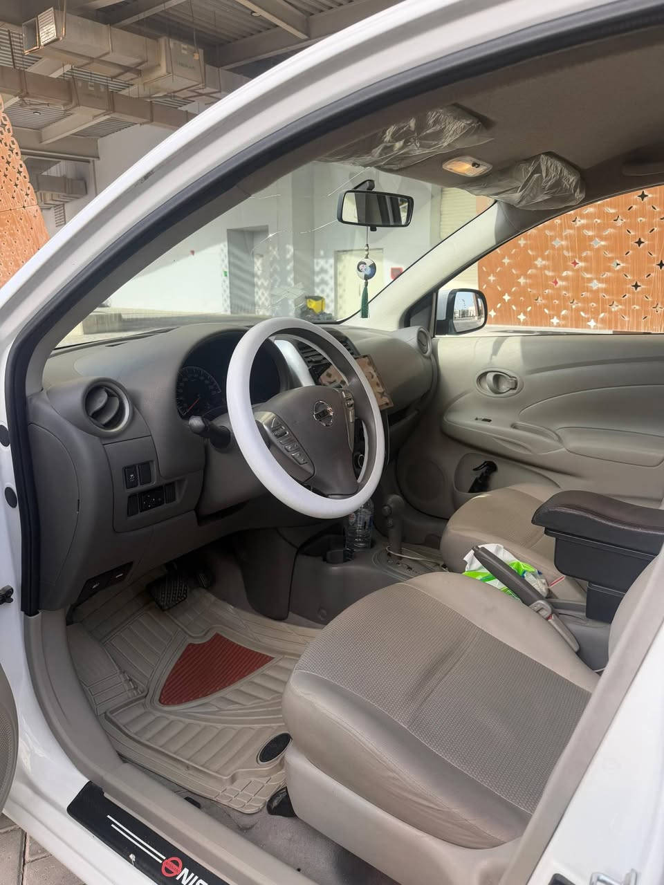 سني هندي موديل 24 بيهه باب سايق بارد وجاملغ ايسر BDR ماشيه 80 الف
مكينه كير كفاله 125 وبيهه مجال بأسم شركة البشامه 
***********
