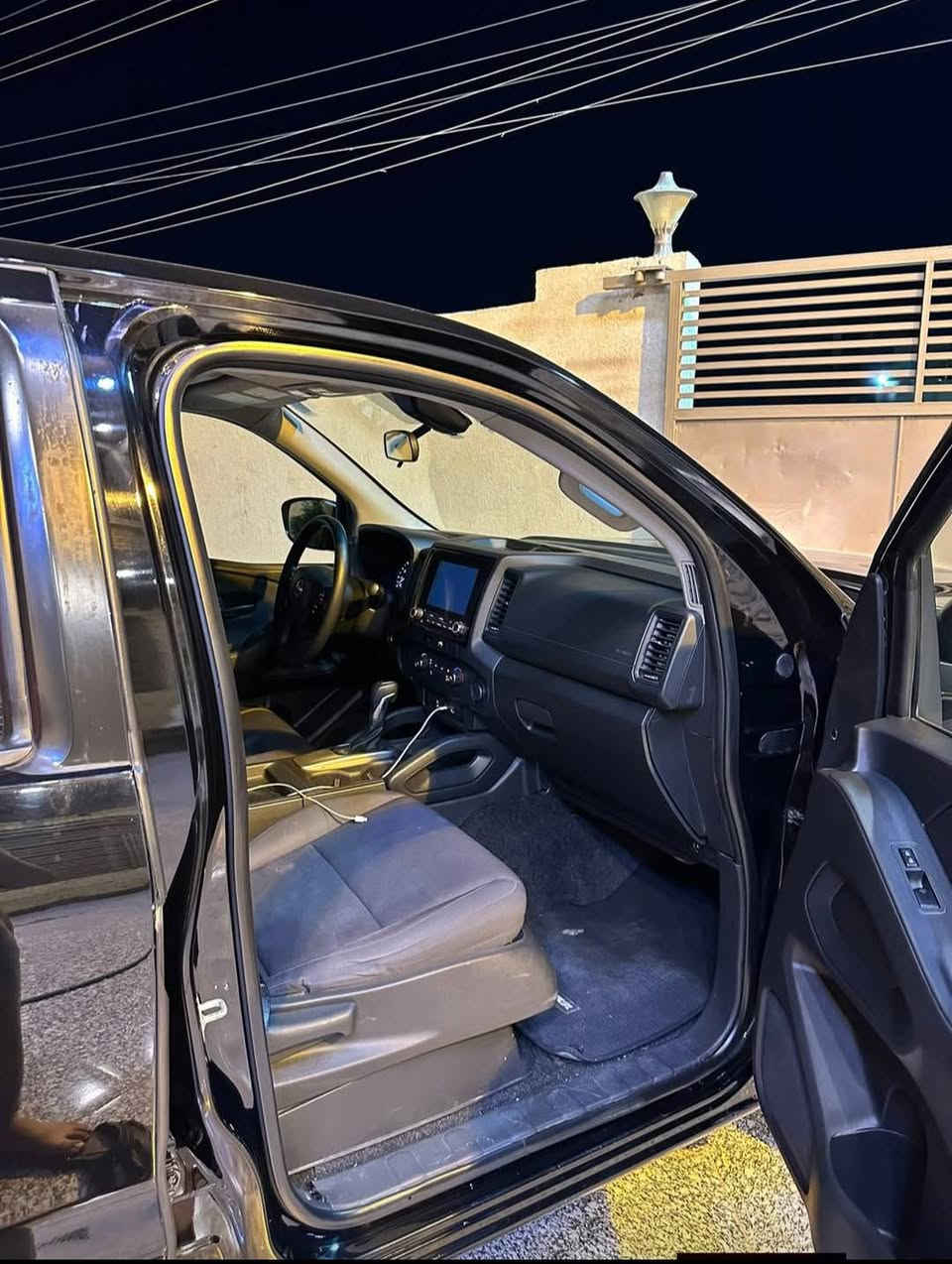 سلام عليكم للبيع و مراوس نيسان فونتيرا مديل2022 رقم ميسان لون أسود حادث سياره جاملغ امامي وشوي من البنيد موجود صور الحادث بل منشور نص فول شاشه بصمه كأمره خلفيه رادار امامي خلفي سياقه ذاتيه مثبت سرعه سياره كلش حلوه ونضيفه مكان سياره ميسان السعر 225 رقم الهاتف ***********
