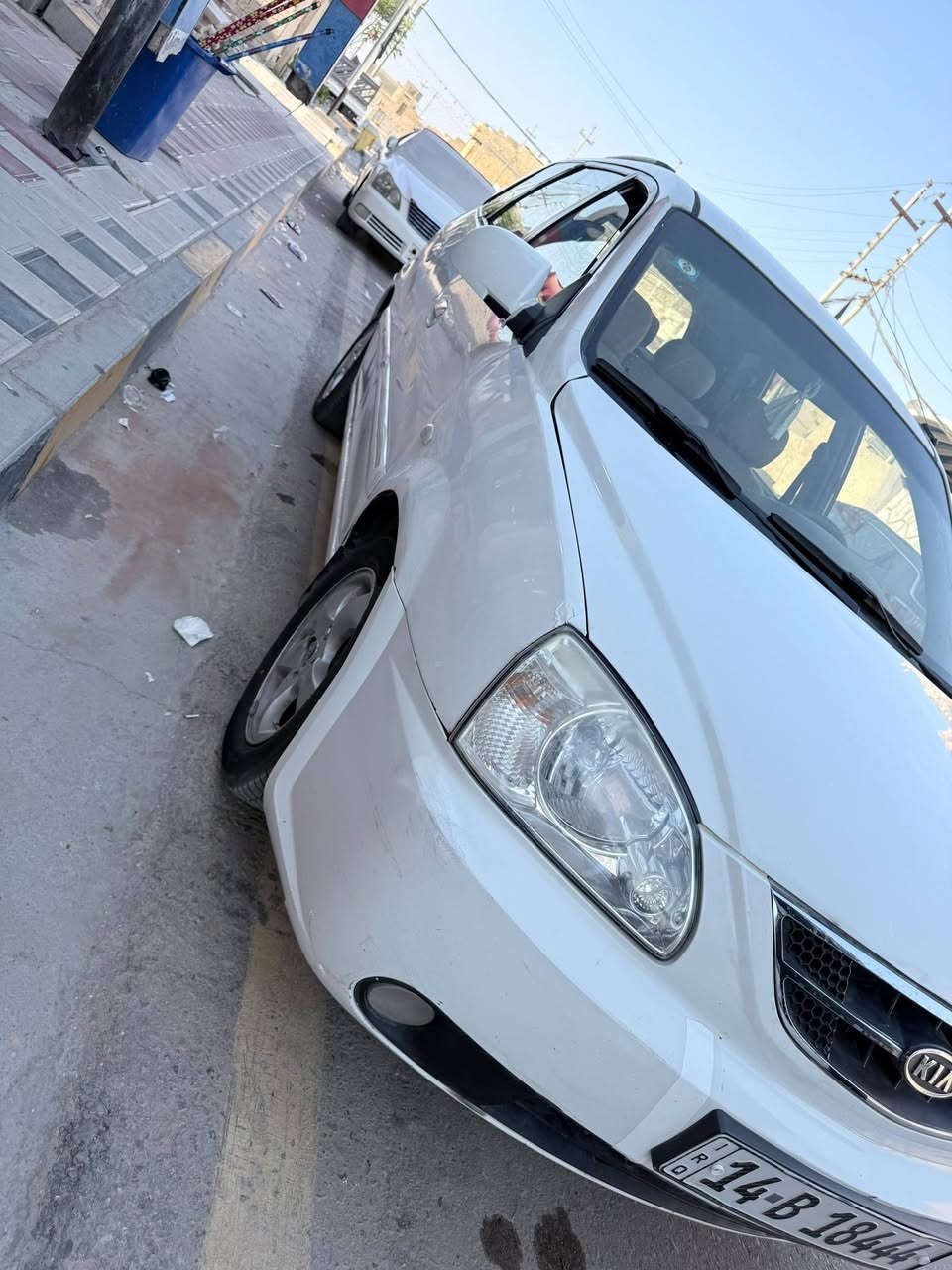 سلام عليكم كيه كارنز وارد خليجي موديل 2005 رقم بصره نكليزي سنويه 27 مكينه كير مكفولات تخم تاير حداديه جدد تبريد شغال سياره كهربائيات شغاله كلها سياره مال جناي/ 7 / راكب سعر 65 وبيها مجال للشراي ستفسار على رقم ***********
